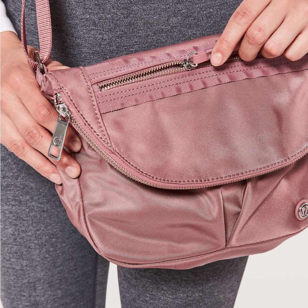 Lululemon Festival Bag II Dusty Rose Mauve Crossbody Bag Purse 5L - Picture 3 of 10